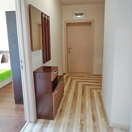 Diamond Beach Apartments *