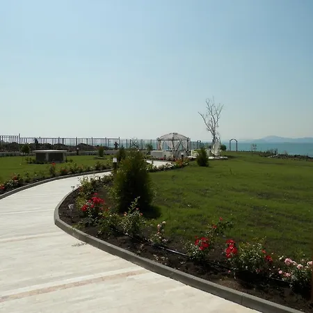 Diamond Beach Apartments *
