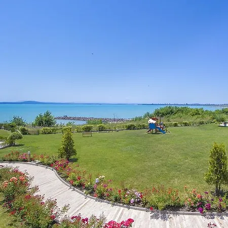 Diamond Beach Apartments