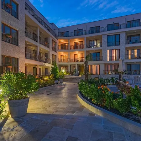 Diamond Beach Apartments *